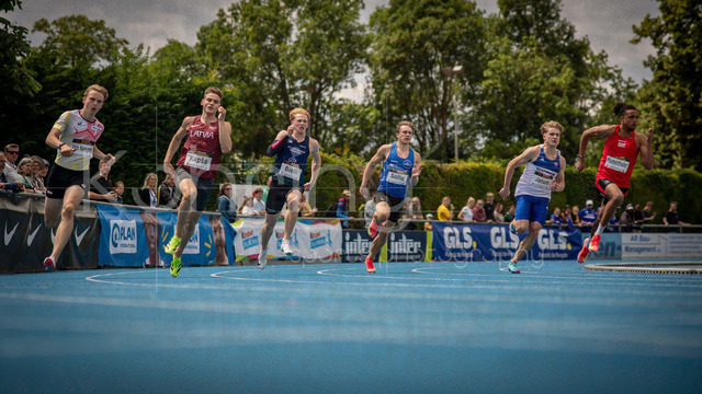 Juniorengala 2026; Mannheim, 14.06.2026 | MANNHEIM, GERMANY - JUNE 14, 2026 : Lucas van Nespen (BEL/Belgium), Roberts Kapsa (LAT/Latvia), Gianmarco Bielli (SUI/Switzerland), Elias Solheim Sollid (NOR/Norway), Richard Janura (SVK/Slovakia), Emile Mumenthaler (SUI/Switzerland) competing in the men’s 200m during the Juniorengala 2026 at Michael-Hoffmann-Stadion on June 14, 2026 in Mannheim, Germany.