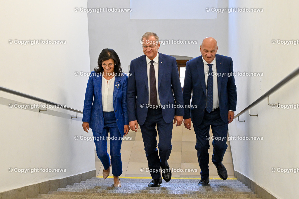 Pressekonferenz OoeVP stellt personelle Weichen_ 05.07.2024-53 | 05.07.2024, Linz, AUT, Pressekonferenz OoeVP stellt personelle Weichen - Verlaesslich fuer Oberoesterreich, im Bild Margit Angerlehner (VP, LAbg.), LH Thomas Stelzer (VP, Landeshauptmann Ooe), Christian Doerfel (VP, LAbg., Klubobmann, Bgm. Steinbach an der Steyr)