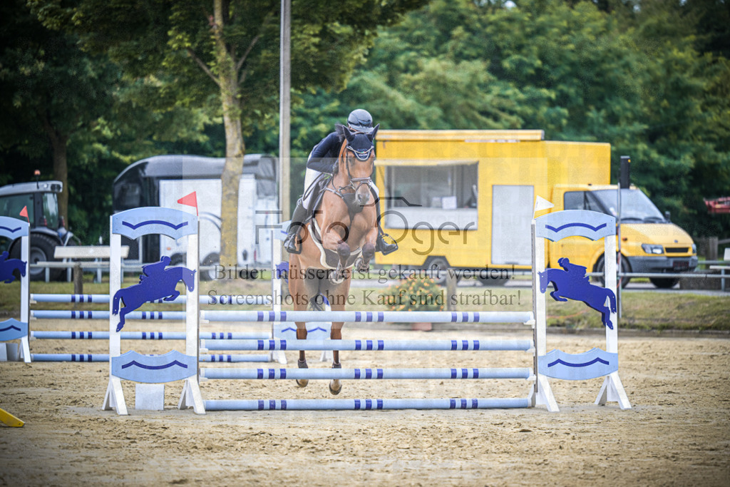DOS_2403 | Entdecke hochwertige Reitturnierfotos von Foto Oger. Professionell, emotional und authentisch – jetzt Lieblingsmomente im Shop bestellen.Deutschlandweite Turnierfotografie. - Realisiert mit Pictrs.com