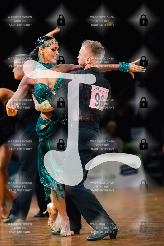 GOC 2025 - WDSF GrandSlam Latin 4th (96) Ionut Alexandru Miculescu _ Andra Pacurar (Romania)-2025-08-23-2530 | Webshop for digital downloads and prints of dance sport, event & show photographer Julian Link - Realisiert mit Pictrs.com