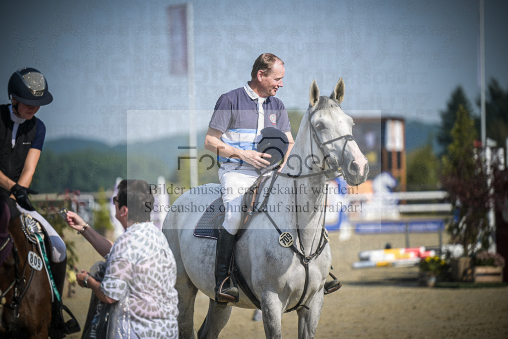 DOS_0070 | Entdecke hochwertige Reitturnierfotos von Foto Oger. Professionell, emotional und authentisch – jetzt Lieblingsmomente im Shop bestellen.Deutschlandweite Turnierfotografie. - Realisiert mit Pictrs.com