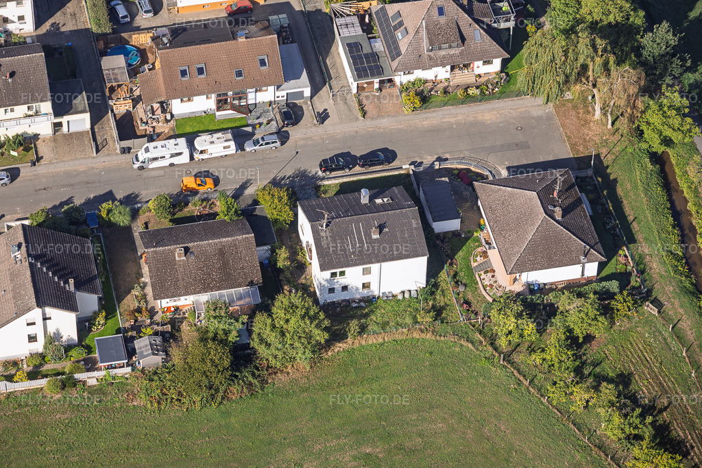 Luftbild: Ortsansicht im Ortsteil Sickenhofen in Babenhausen im Bundesland Hessen in Deutschland. – Foto: IMG_159327.jpg vom 22.09.2026 durch Werner Riehm/FLY-FOTO.de – Auflösung des Originals: 6000 x 4000 px
