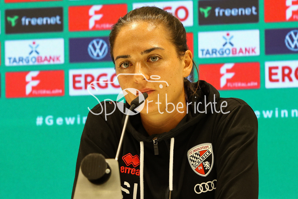 FC Ingolstadt - 1. FC Kaiserslautern | im Bild FC Ingolstadt Trainerin Sabrina WITTMANN nach der Partie gegen Lautern bei der Pressekonferenz / Freisteller / Einzelfoto