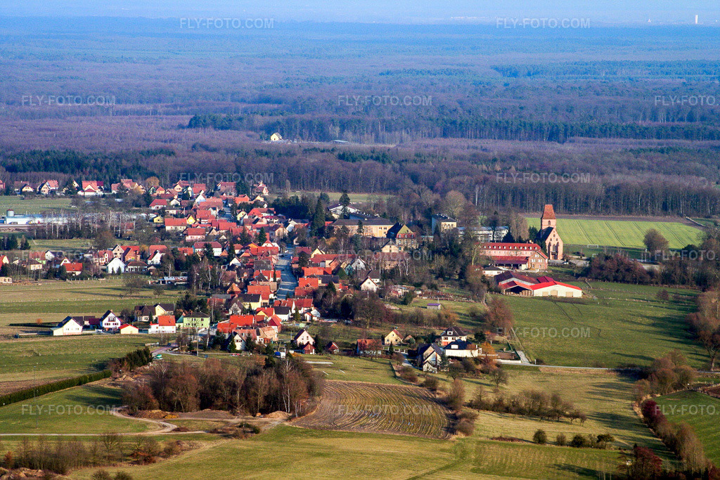 Aerial view: View of the town from the northeast in Hegeney in the state Bas-Rhin, France.Photo: IMG_1227.jpg taken on 03/12/2006 by Werner Riehm/FLY-FOTO.comResolution of the original: 3456 x 2304 px