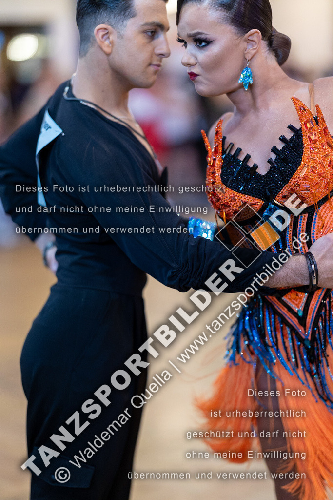 20230812-00373 | Hier finden Sie Tanz Bilder vom Latein und Standard Formationen tanzen. Sportbilder vom Tanzsport. Schöne Fotos und von Weltmeisterschaft, Europameisterschaft, Bundesliga, Regionalliga, Oberliga und Landesliga sowie von GOC Stuttgart, DanceComp, WM Bremen