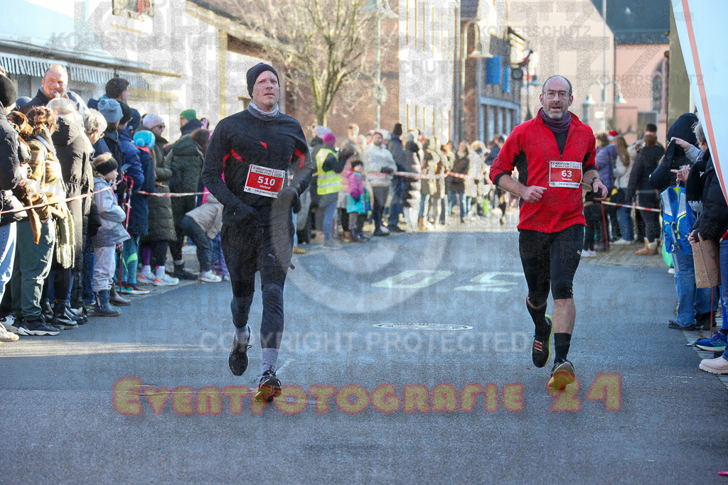 241201_1227_EX1_2242 | Sportfotografie im Rhein-Sieg Kreis, Köln, Bonn, NRW, Rheinland Pfalz, Hessen, etc. Unser Tätigkeitsfeld umfasst den Laufsport vom Volkslauf über den Marathon, Duathlon, Triathon bis zum Ultralauf wie Kölnpfad Ultra oder Schindertrail.