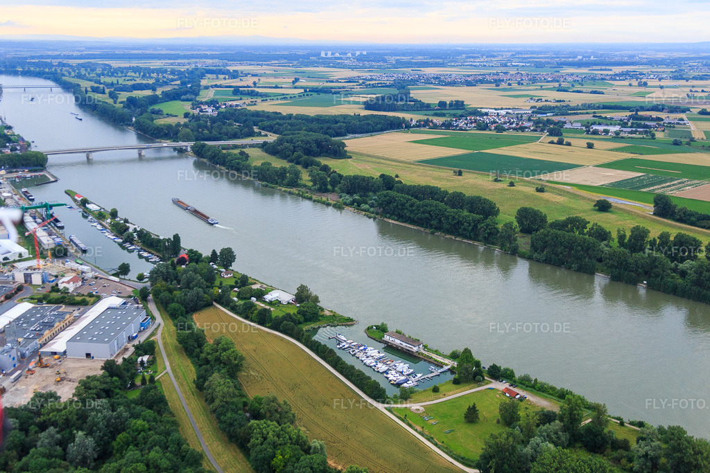 Luftbild: Yachthafen am Rhein des Motor-Yacht-Club Worms e.V. in Worms im Bundesland Rheinland-Pfalz in Deutschland. Foto: IMG_091078.jpg vom 04.07.2016 durch Werner Riehm/FLY-FOTO.deMYC Worms \xe2\x80\x94 MYC Worms