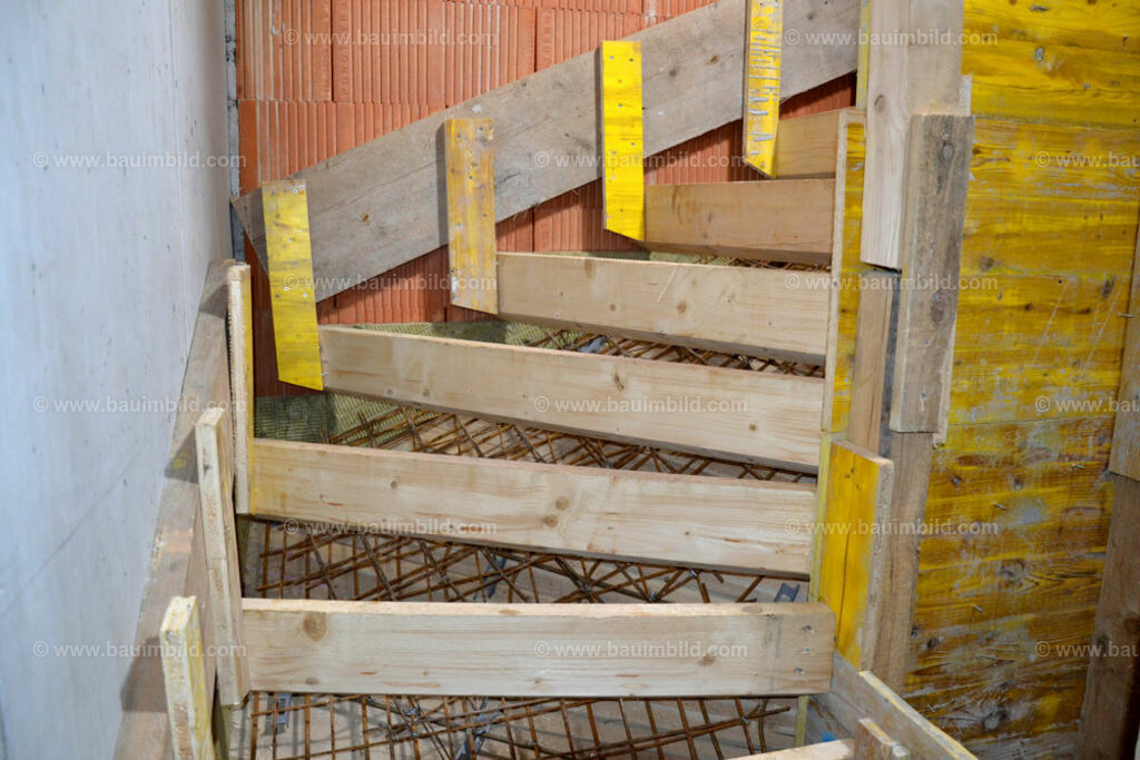 bib-lg04-betonarbeiten-treppen-0748 | Nach LV-Leistungsgruppen sortierte Detailfotos über den Bau eines Hauses. Alle Hausbau-Bilder direkt vom Urheber und Autor der Website Haus-Selber-Bauen.com