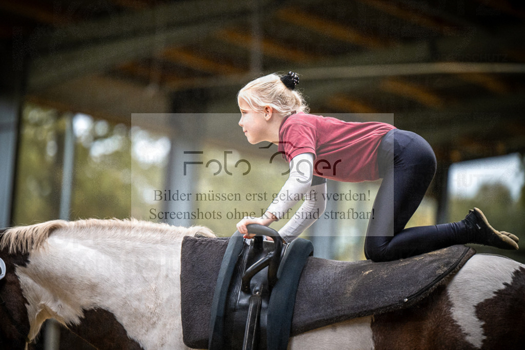 DOS_0111 | Entdecke hochwertige Reitturnierfotos von Foto Oger. Professionell, emotional und authentisch – jetzt Lieblingsmomente im Shop bestellen.Deutschlandweite Turnierfotografie. - Realisiert mit Pictrs.com