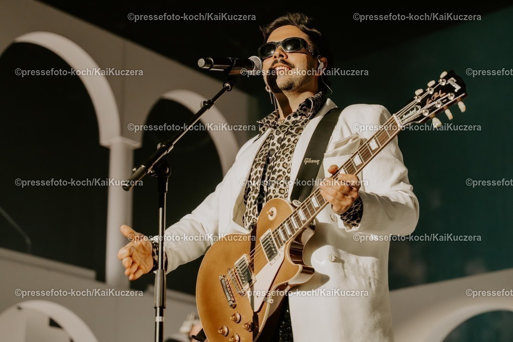 xKKU0604251002 | 06.04.2025, xkkux, Düsseldorf, Roy Bianco und Die Abbrunzati Boys performen bei ihrer Kult-Tour 2025 in der Mitsubishi Electric HALLE. 