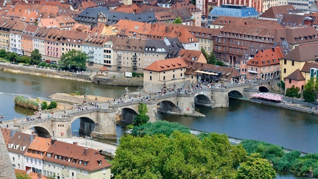 _E9A1454Mainbrücke | Als Fotograf mit Fokus auf Landschaft, Architektur und atmosphärische Bildgestaltung präsentiere ich Ihnen hier ausgewählte Galerien die als hochwertige Fine-Art-Print Wandbilder bestellt werden können. - Realisiert mit Pictrs.com