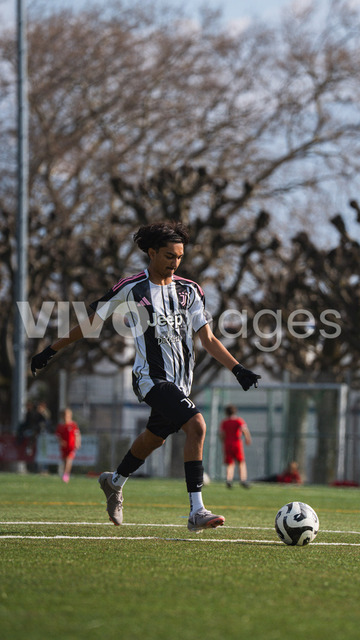juv_lut_fmachado-0136 | Images from the Juniors B match between Juventus Academy and FC Lutry, played on 18 March 2026 in Lutry, Switzerland, featuring players, coaching staff and match action throughout the game.