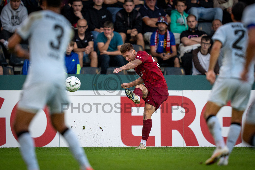 SG Sonnenhof Großaspach vs. Arminia Bielefeld, Fussball, DFB-Pokal, 1. Runde, 22.08.2026 | Leon Maier (SG Sonnenhof Großaspach, #20),SG Sonnenhof Großaspach vs. Arminia Bielefeld, Fussball, DFB-Pokal, 1. Runde, 22.08.2026,DFB regulations prohibit any use of photographs as image sequences and/or quasi-video