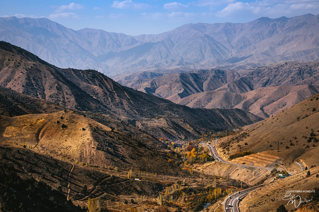 Kamchik Pass | Herzlich willkommen auf meiner Seite! Ich bin Elke Wallnisch, Deine Fotografin für lichtstarke Momente. Der Name steht für alles, was mich mit der Fotografie verbindet: Das Licht und seine machtvolle Wirkung auf eine Situation oder unsere Stimmung - Realisiert mit Pictrs.com