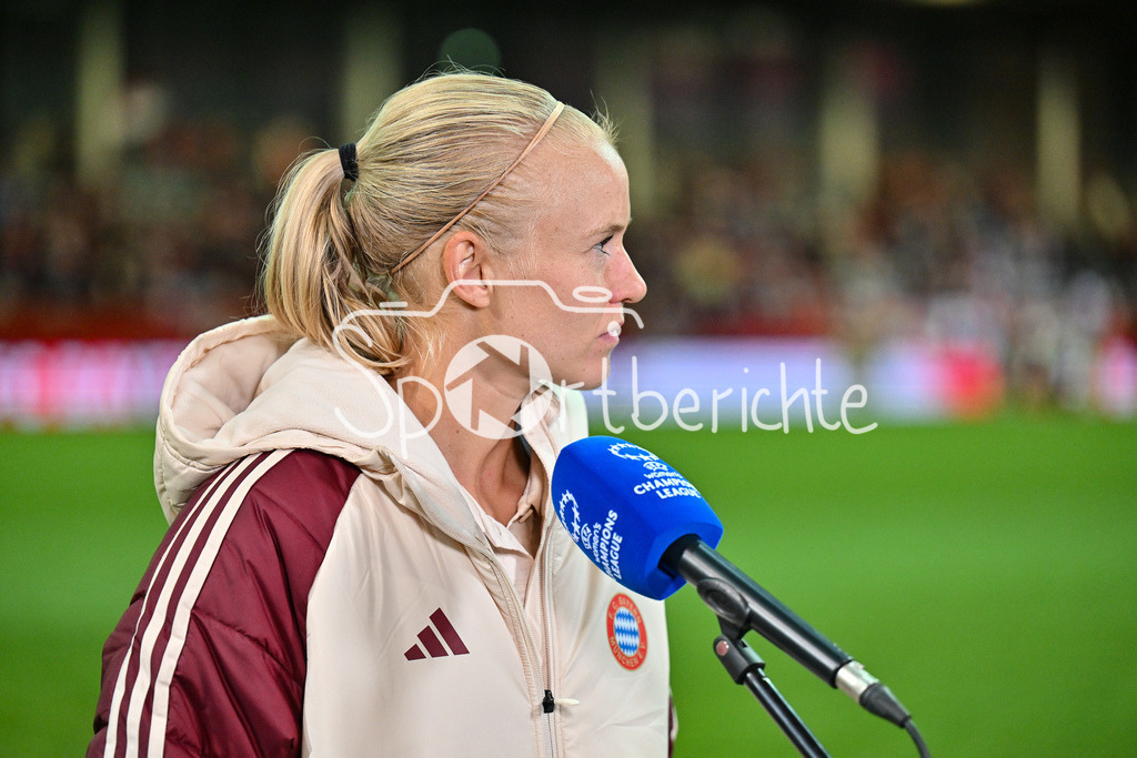 FC Bayern München Frauen - Arsenal London Frauen | im Bild eine glueckliche Pernille HARDER (FCB #21) nach ihrem Hattrick beim Heimsieg gegen Arsenal / Freisteller / Einzelfoto / UEFA Womens Champions League: FC Bayern München Frauen - Arsenal London Frauen, FC Bayern Campus am 09.10.2024