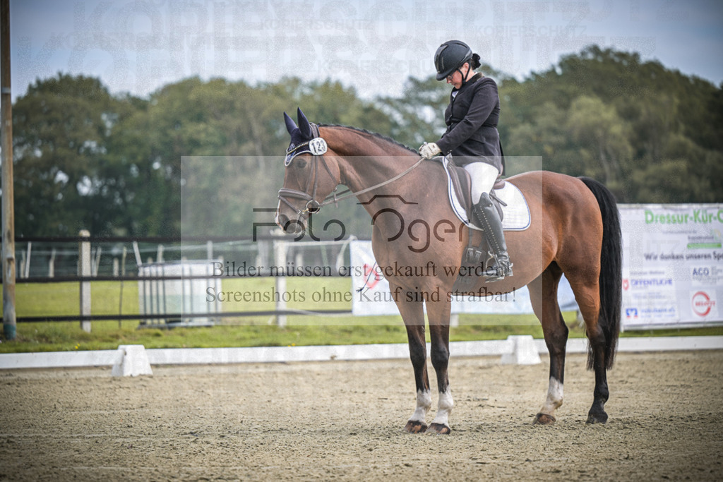 DOS_B495 | Entdecke hochwertige Reitturnierfotos von Foto Oger. Professionell, emotional und authentisch – jetzt Lieblingsmomente im Shop bestellen.Deutschlandweite Turnierfotografie. - Realisiert mit Pictrs.com