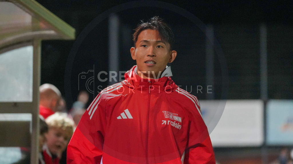 Fußball, Herren, Saison 2025/2026, Testspiel, Freundschaftsspiel, FSV 63 Luckenwalde vs. 1.FC Union Berlin, Mittwoch 08.10.2025, Werner-Seelenbinder-Stadion Luckenwalde, | Fußball, Herren, Saison 2025/2026, Testspiel, Freundschaftsspiel, FSV 63 Luckenwalde vs. 1.FC Union Berlin, Mittwoch 08.10.2025, Werner-Seelenbinder-Stadion Luckenwalde, Im Bild: Wooyeong Jeong (Union) - Realisiert mit Pictrs.com