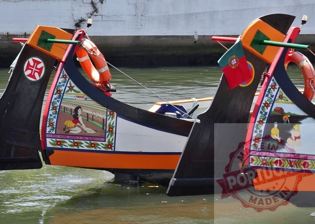 Moliceiro boats displaying traditional folk art in Aveiro Portugal. Aveiro - Portugal | Colorful Moliceiro boats floating on a canal in Aveiro, Portugal, featuring painted decor - Realisiert mit Pictrs.com