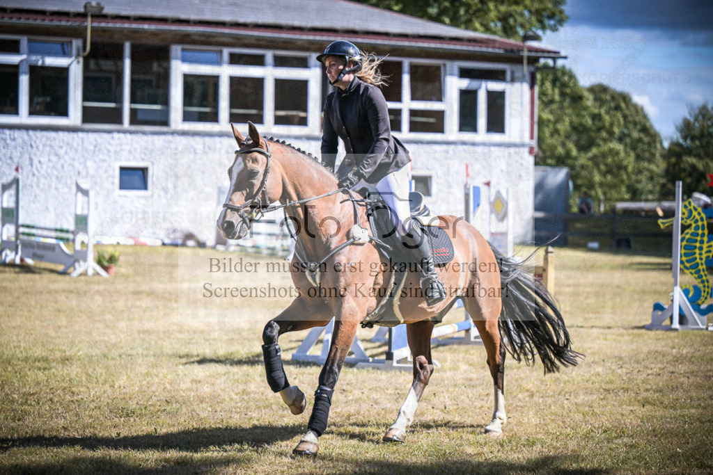 DOS_1060 | Entdecke hochwertige Reitturnierfotos von Foto Oger. Professionell, emotional und authentisch – jetzt Lieblingsmomente im Shop bestellen.Deutschlandweite Turnierfotografie. - Realisiert mit Pictrs.com