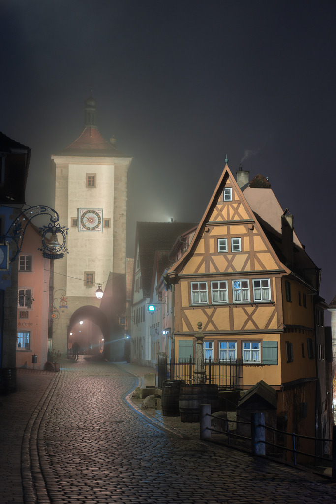 DSC06905-Enhanced-NR | Rothenburg ob der Tauber. Nur hier gibt es Exklusive und passend zur Jahreszeit Ihr Wandbild, T-Shirt, Tasse und alles was das Rothenburg Herz begehrt. - Realisiert mit Pictrs.com