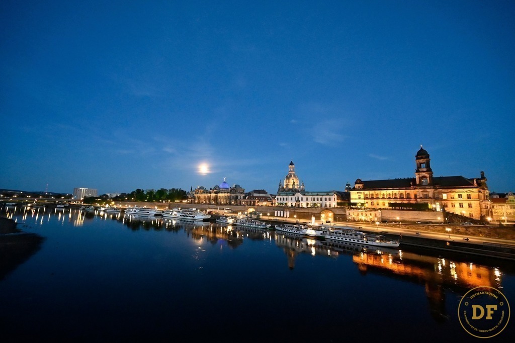 Vollmond vor Skyline Dresden | Vollmond vor Skyline Dresden - komprimiertes Bild -