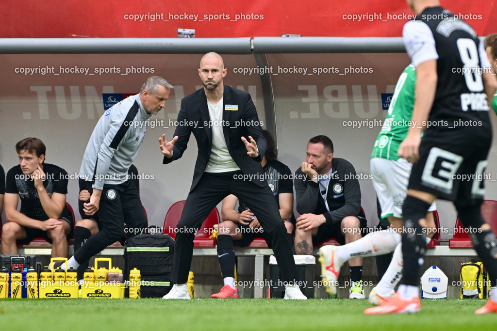SK Puntigamer Sturm vs. SK Rapid Wien Siegerehrung, Impressionen | Headcoach SK Sturm Graz Christian Ilzer, SK Puntigamer Sturm vs. SK Rapid Wien Siegerehrung, Impressionen, SK Puntigamer Sturm vs. SK Rapid Wien Siegerehrung, Impressionen am 01.05.2024 in Klagenfurt (Wörthersee Stadion ), Austria, (Photo by Bernd Stefan)