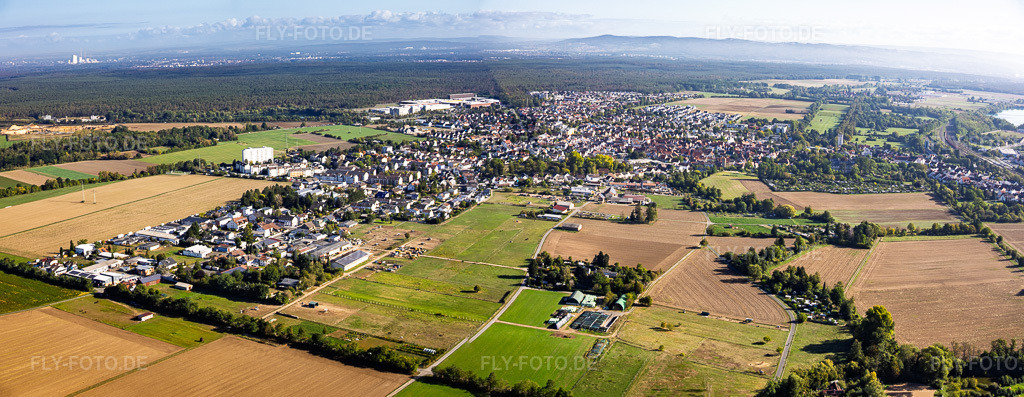 Luftbild: Ortspanoraqma aus Westen in Babenhausen im Bundesland Hessen in Deutschland. – Foto: IMG_159007-Pano.jpg vom 22.09.2026 durch Werner Riehm/FLY-FOTO.de – Auflösung des Originals: 10599 x 4109 px
