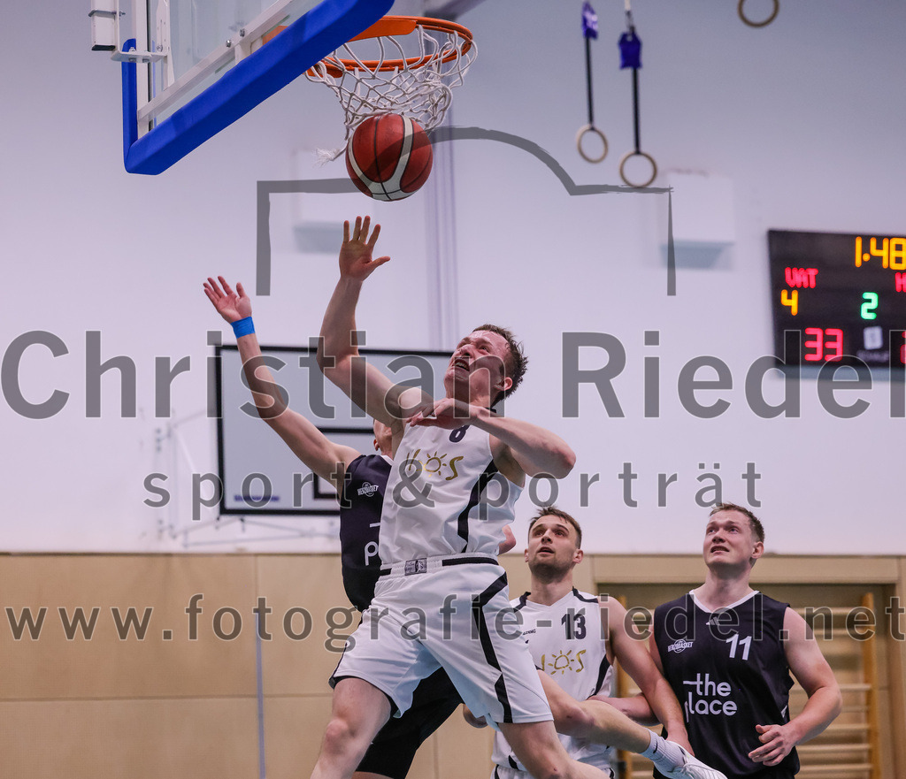 2026-01-31_022_TSV_Vaterstetten_gegen_TS_Herzogenaurach | Vaterstetten, Deutschland, 31.01.2026:Basketball, 2. Regionalliga Süd 2025 / 2026, 14. Spieltag, TSV Vaterstetten gegen TS Herzogenaurach, Endergebnis: 71:70Tom Hedden (TSV Vaterstetten, #8)Foto: Christian Riedel / fotografie-riedel.net