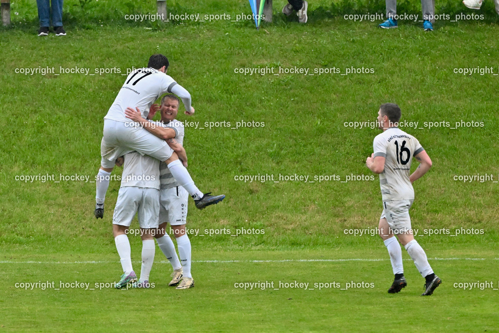 ASKÖ Köttmannsdorf vs. SV Dellach Gail | Jubel ASKÖ Köttmannsdorf Mannschaft, #17 Stephan Borovnik ASKÖ Köttmannsdorf, #6 Michael Jakopitsch ASKÖ Köttmannsdorf, #16 Nace Erzen ASKÖ Köttmannsdorf, ASKÖ Köttmannsdorf vs. SV Dellach Gail, ASKÖ Köttmannsdorf vs. SV Dellach Gail am 15.05.2024 in Köttmannsdorf (Sportplatz Köttmannsdorf), Austria, (Photo by Bernd Stefan)
