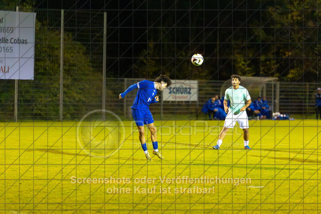 20261015_200005_0090_(c)_by_PhotoPeet | #,TSG Salach (türkis) vs. VfB Neuffen (blau), Fußball, Bezirksliga - Bezirk Neckar/Fils, 08. Spieltag, Saison 2026/2027, Rasensportplatz, Staufenecker Straße, 73084 Salach, 15.10.2026 - 19:30 Uhr,Foto: PhotoPeet / Sport- &amp; Eventfotografie / Peter Harich