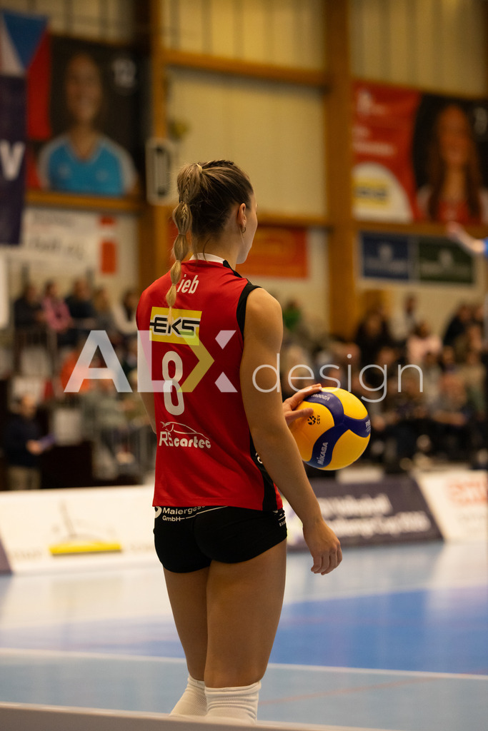 Volleyball I Frauen I Saison 2025-2026 I CEV Volleyball Challenge Cup 2026 | Women I 16th Finals I VC Kanti Schaffhausen - TJ Ostrava I 03.12.2025 | VC Kanti Schaffhausen - 8 Lina-Marie Lieb (DE) – Aussen - Realisiert mit Pictrs.com