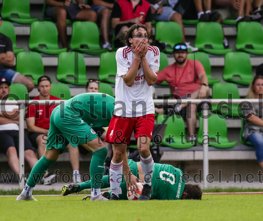 2023-08-26_082_TSV_Ebersberg_gegen_TSV_Oberpframmern | Ebersberg, Deutschland, 26.08.2023:
Fußball, Kreisliga 2023 / 2024, 2. Spieltag, TSV 1877 Ebersberg gegen TSV Oberpframmern, Endergebnis: 5:1

Felix Kronester (TSV Oberpframmern, #10), Florian Obermair (TSV 1877 Ebersberg, #8)

Foto: Christian Riedel / fotografie-riedel.net