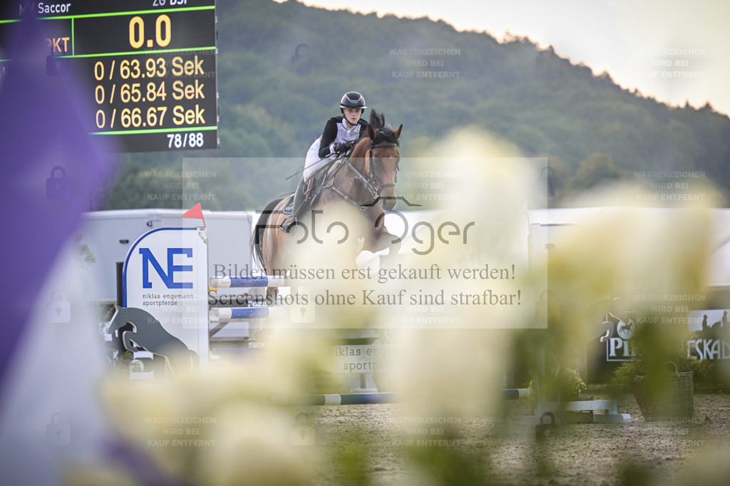 DOS_3526 | Entdecke hochwertige Reitturnierfotos von Foto Oger. Professionell, emotional und authentisch – jetzt Lieblingsmomente im Shop bestellen. - Realisiert mit Pictrs.com