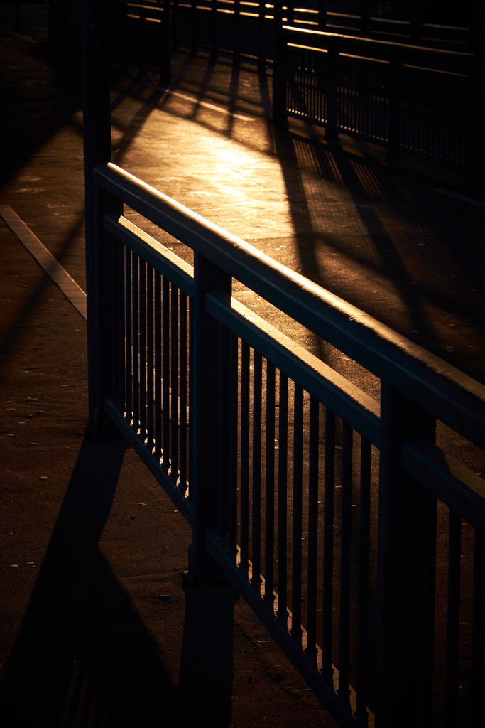 Georg-Danzer-Steg im Abendlicht | Wien, Austria - October 12, 2018: Georg-Danzer-Steg im Morgenlicht. - Realisiert mit Pictrs.com