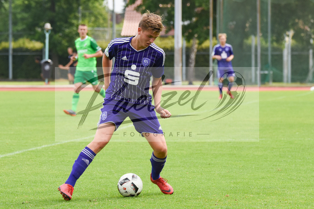 20180728_OSNSVR_0017 | Fußball, A-Junioren: Silas Burke (VfL Osnabrück) in Aktion, am Ball, Einzelaktion beim Testspiel zwischen VfL Osnabrück vs. SV Rödinghausen am 28.07.2018 im Sportpark Illoshöhe in Osnabrück, Deutschland.(Foto von Nico Paetzel) - Realisiert mit Pictrs.com