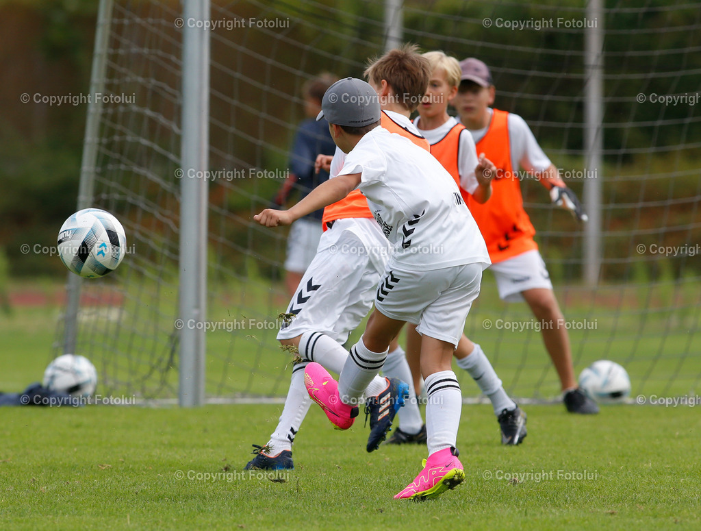 FUSBALLCAMPHERWIGDRECHSEL_23 | bilder, linz, photo, foto, fussball, sport, fotolui, bundesliga