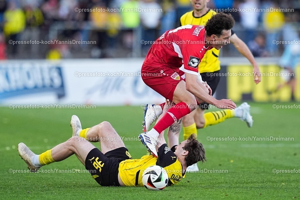 xYDR09052501037 | 09.05.2025, xydrx, Fußball, Borussia Dortmund II - VFB Stuttgart II, 3.Liga, Stadion Rote Erde, Saison 2024 2025: Michael Glueck (VFB Stuttgart II #4) im Zweikampf gegen Tony Reitz (Borussia Dortmund II #36) DFB regulations prohibit any use of photographs as image sequences and or quasi-video.
