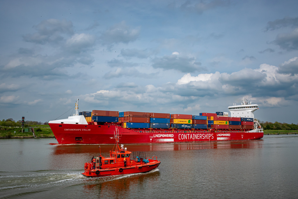 AAC_6553 | Entdecken Sie hochwertigen Fotodruck auf Leinwand, Acrylglas, Alu-Dibond und weiteren Materialien bei Fotodruck Online. Gestalten Sie individuelle Wandbilder in bester Qualität – ideal für besondere Erinnerungen und stilvolle Dekorationen. 