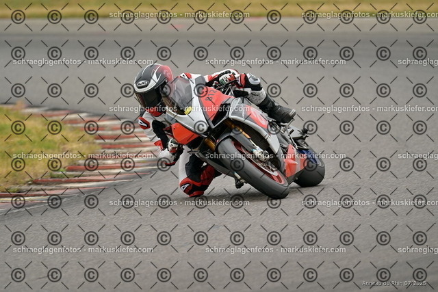 25bt05-1463 | markuskiefer.com - Realisiert mit Pictrs.com