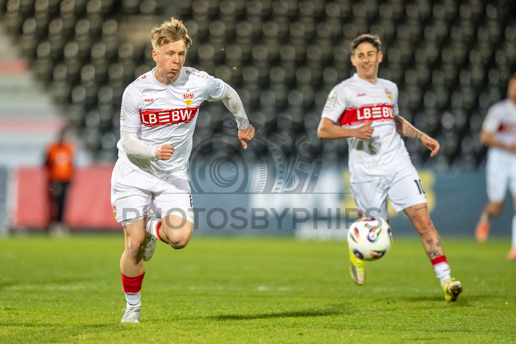 VfB Stuttgart II vs. SSV Ulm 1846 Fussball, Fussball, 3. Liga, 32. Spieltag, 08.04.2026 | Julian Luers (VfB Stuttgart II, #18),VfB Stuttgart II vs. SSV Ulm 1846 Fussball, Fussball, 3. Liga, 32. Spieltag, 08.04.2026DFB regulations prohibit any use of photographs as image sequences and/or quasi-video