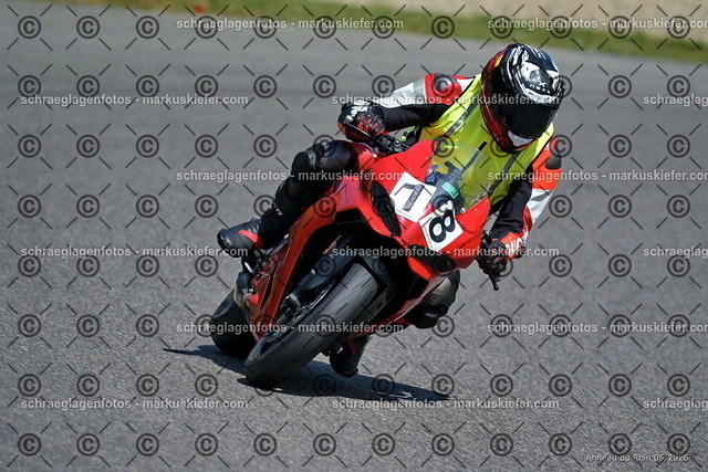 26BT02-1659 | markuskiefer.com - Realisiert mit Pictrs.com
