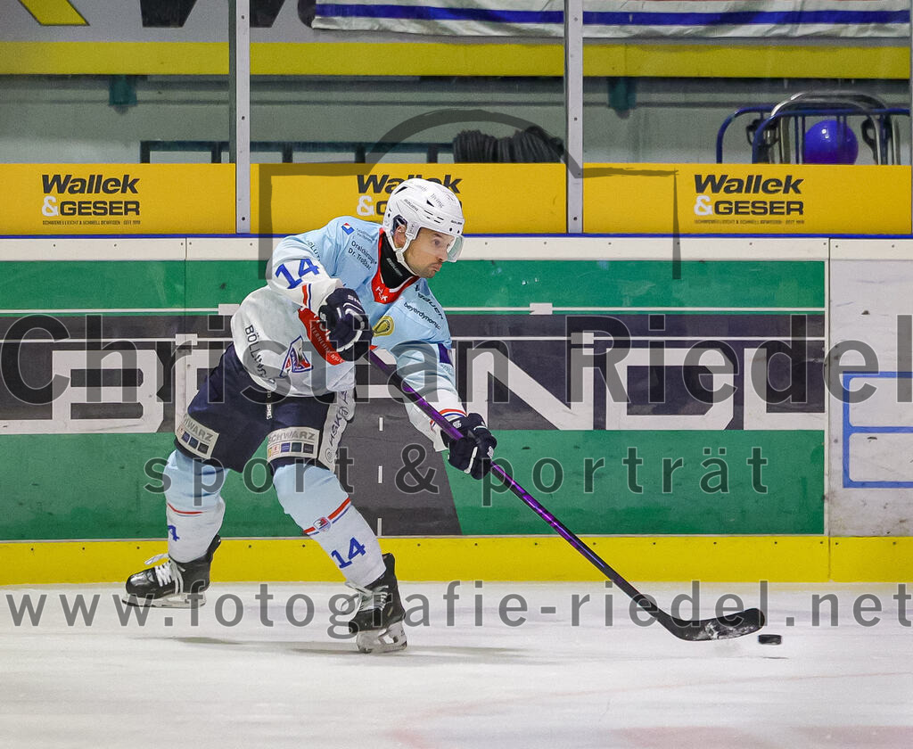 2025-12-23_071_TSV_Erding_gegen_Heilbronner_Falken | Erding, Deutschland, 23.12.2025:Eishockey, Oberliga Süd 2025 / 2026, 29. Spieltag, TSV Erding gegen Heilbronner Falken, Endergebnis: 5:4Niklas Jentsch (Heilbronner Falken, #14)Foto: Christian Riedel / fotografie-riedel.net