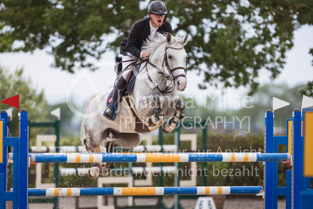 240614_Lemwerder_M2-Springen-435 | Deine schönsten Turniermomente als professionelle Fotos! Entdecke hochwertige Pferdesport-Fotografie im Online-Shop. Jetzt Fotos finden & bestellen!