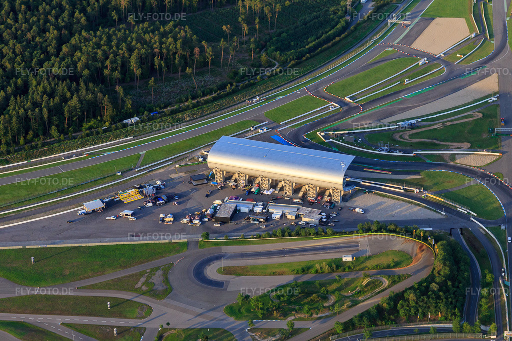 Luftbild: Osttribüne des Motodrom Hockenheimring Baden-Württemberg in Hockenheim im Bundesland Baden-Württemberg in Deutschland. Foto: IMG_102553.jpg vom 24.08.2017 durch Werner Riehm/FLY-FOTO.dehockenheimring.de