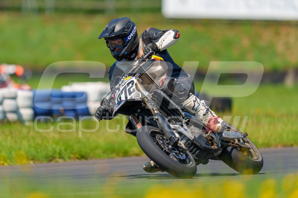 G-Cup + Supermoto Staatsmeisterschaft + Hungarian Supermoto Championship | GRIPcapture steht für authentische Sportfotografie in Österreich – für Momente, die mehr sind als Geschwindigkeit oder Ergebnis. Es geht um Emotion, Spannung, Fokus und den Augenblick, der oft nur einen Wimpernschlag dauert.Ob Motorsport, Teamsport oder 