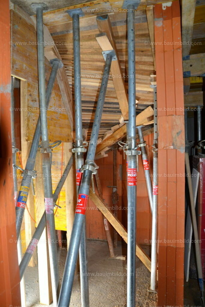bib-lg04-betonarbeiten-0689 | Nach LV-Leistungsgruppen sortierte Detailfotos über den Bau eines Hauses. Alle Hausbau-Bilder direkt vom Urheber und Autor der Website Haus-Selber-Bauen.com