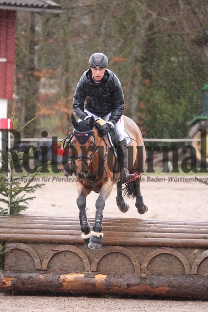 Altensteig_2023_Prfg.Nr.01_Geländepferde_Kl.A_Sven Lux_Senorita 54 (8) | Alle Fotos der Reiterjournal Fotografin Doris Matthaes im Reiterjournal Online-Fotoshop. - Realisiert mit Pictrs.com