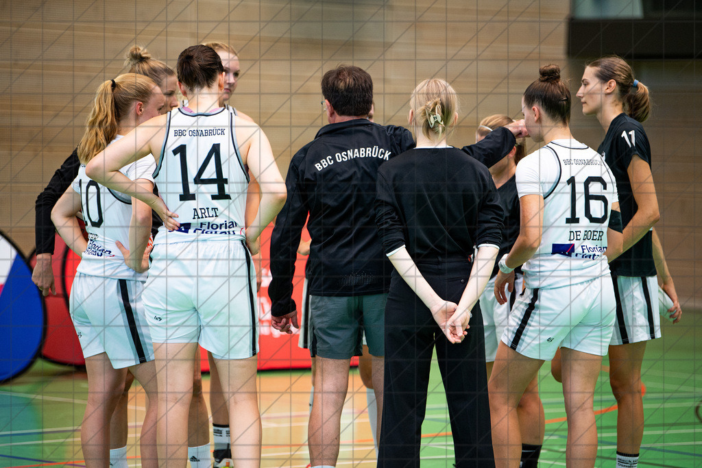 2. DBBL Nord 24/25 | 07.09.2024 | BBC Osnabrück vs. Eintracht Braunschweig | Testspiel | 2. DBBL Nord 24/25 | 07.09.2024 | BBC Osnabrück vs. Eintracht Braunschweig | Testspiel - - - - - NN - - - - - CREDIT, www.bullenfotos.de, Martin König, Hörner Weg 40, D-49078 Osnabrück, +4917663732967, Nutzung und Weitergabe nur zu den vereinbarten Zwecken. Presseanfragen an Urheber. Alle Rechte beim Urheber. - - - - - - Realisiert mit Pictrs.com