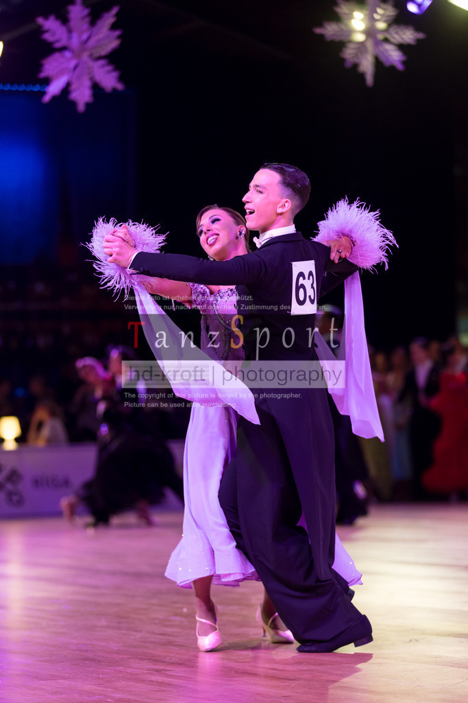 20241215_WDSF_Int_Open_Std-Riga-9035 | Tanzsportbilder, Standardtanz, Lateintanz, WDSF, DTV, LTVB, dancecomp, goc, hessen tanzt, blaues band der spree, walzer, tango, wiener walzer, slowfox, quickstepp, samba, rumba, cha-cha-cha, paso doble. jive, hd-kroft photography, turniertanzsport