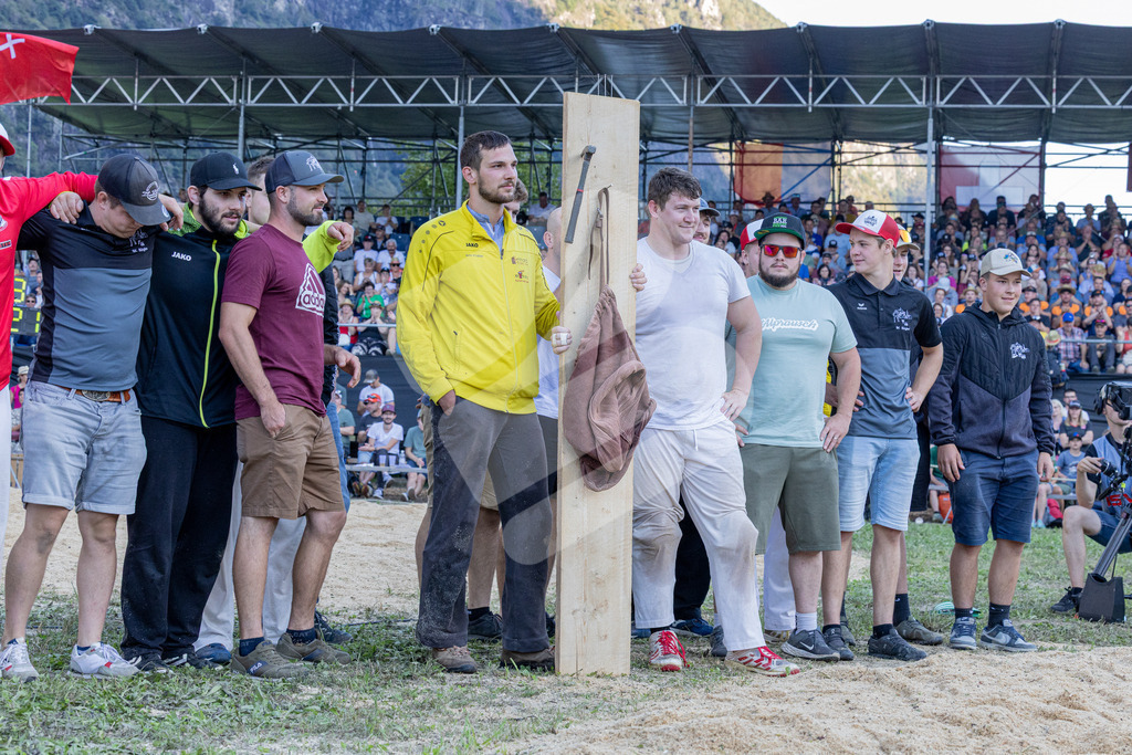 TESSINER2025_06_Gang_2015 | Die Schwinger des Schwyzer Kantonalen Schwingerverbandes: Fotos, die Dynamik und Leidenschaft festhalten, sowie emotionale Momente aus dem traditionellen Schwingsport zeigen. - Realisiert mit Pictrs.com
